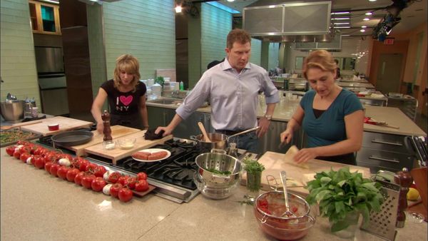 Throwdown with Bobby Flay - Deep Dish Pizza