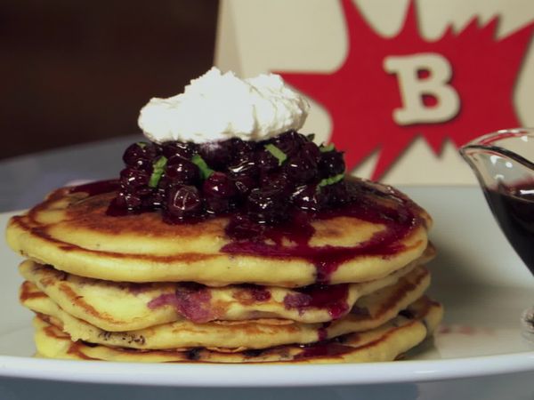 Throwdown with Bobby Flay - Blueberry Pancakes