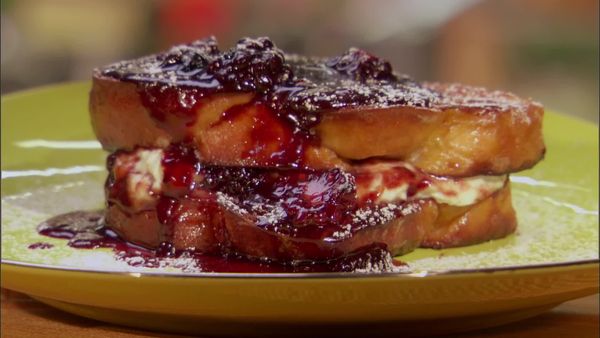 Throwdown with Bobby Flay - Stuffed French Toast