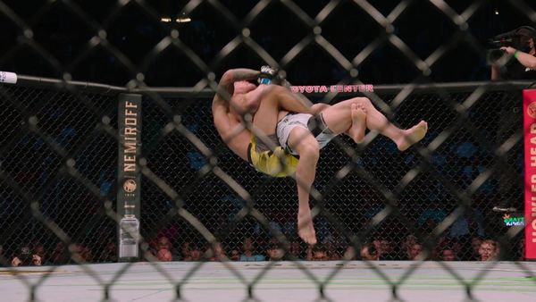 UFC The Walk - Oliveira Vs Chandler