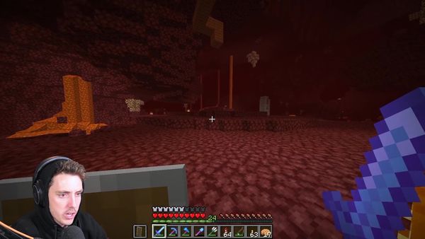 LazarBeam - I Found the Elytra in Minecraft / Unlimited Emeralds in Minecraft
