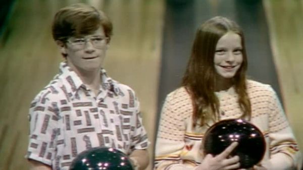 Celebrity Bowling - Episode 1