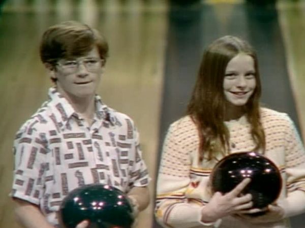 Celebrity Bowling - Episode 1