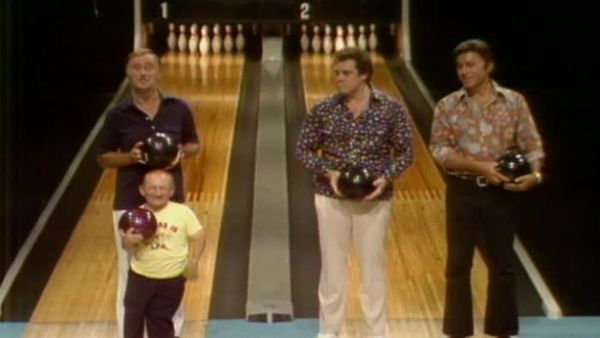 Celebrity Bowling - Episode 9