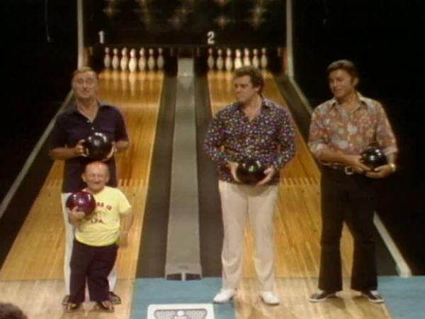 Celebrity Bowling - Episode 9