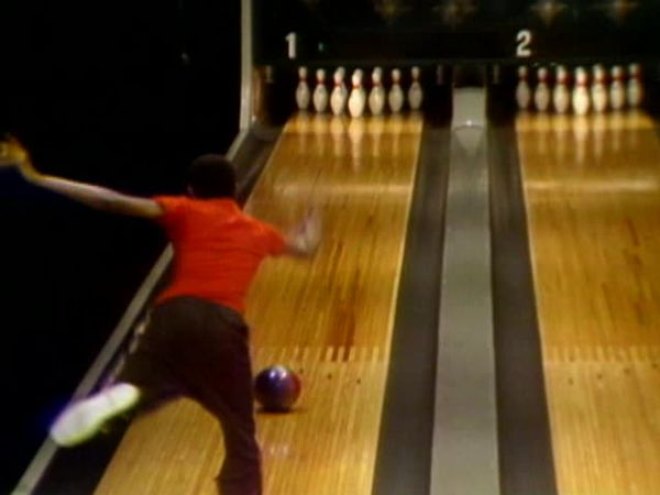 Celebrity Bowling - Episode 11