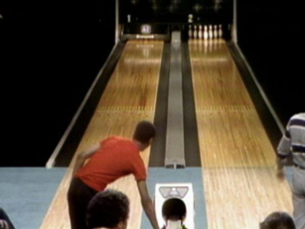 Celebrity Bowling - Episode 12