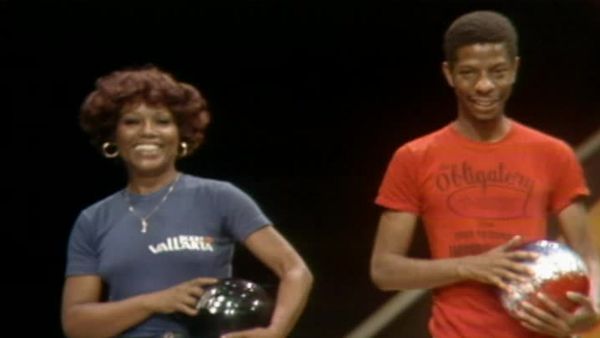 Celebrity Bowling - Episode 13