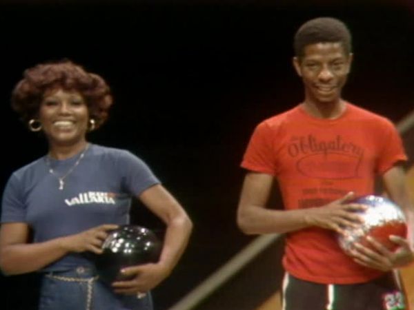 Celebrity Bowling - Episode 13
