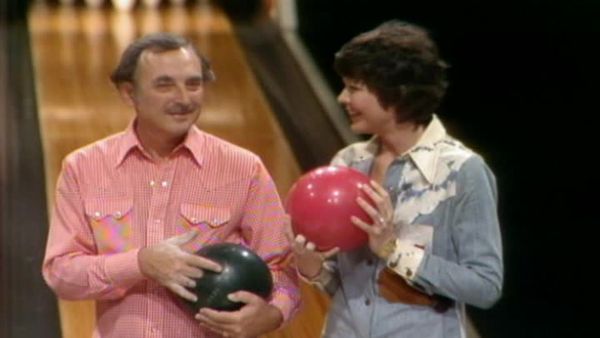 Celebrity Bowling - Episode 14