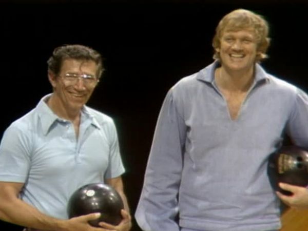 Celebrity Bowling - Episode 16