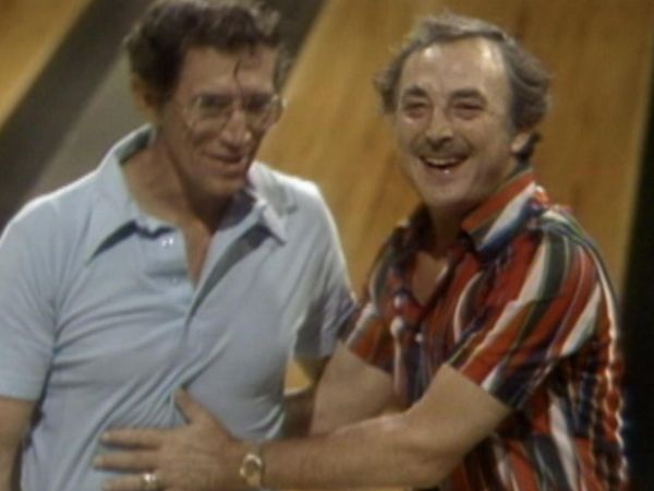 Celebrity Bowling - Episode 17