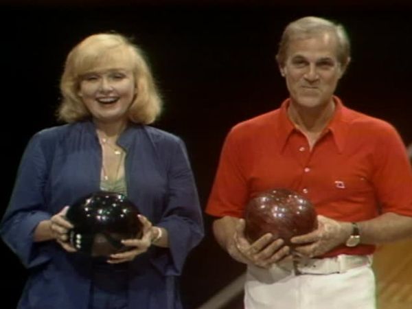 Celebrity Bowling - Episode 18