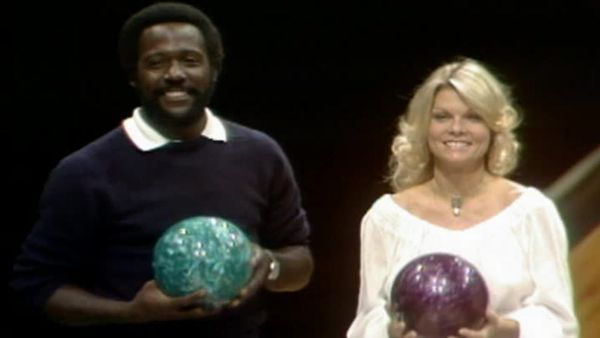 Celebrity Bowling - Episode 19