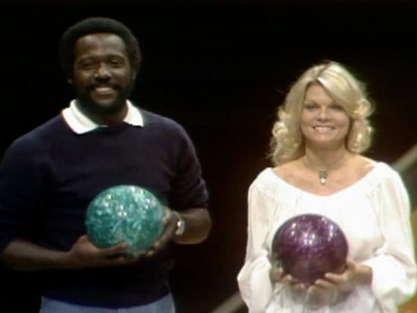 Celebrity Bowling - Episode 19