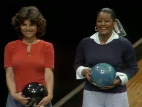 Celebrity Bowling - Episode 21