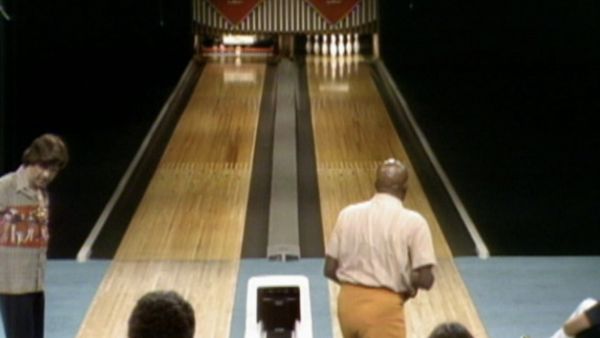 Celebrity Bowling - Episode 22