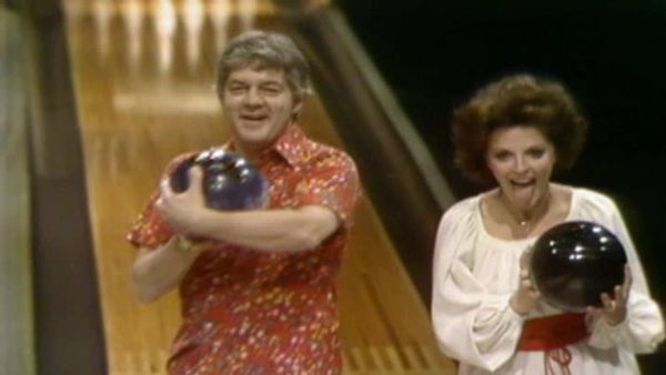 Celebrity Bowling - Episode 23