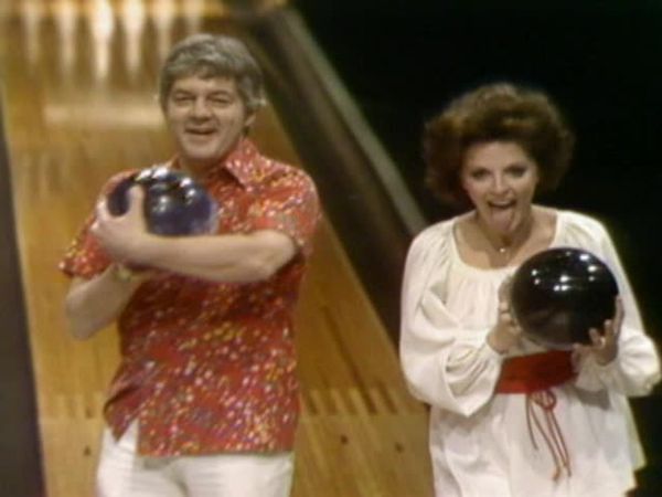 Celebrity Bowling - Episode 23