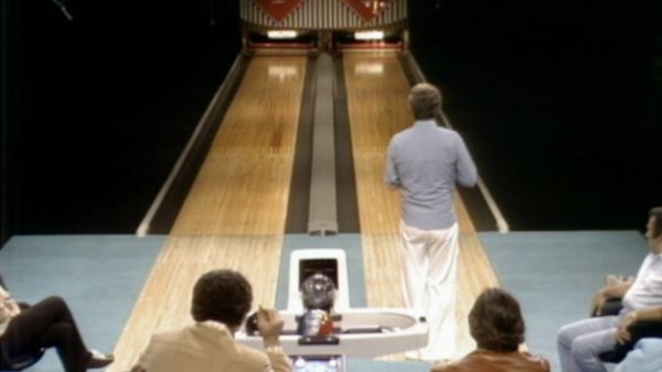 Celebrity Bowling - Episode 29