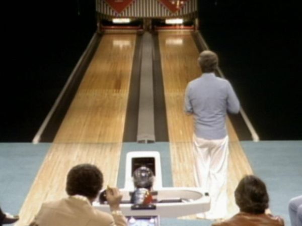 Celebrity Bowling - Episode 29