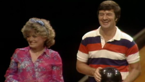 Celebrity Bowling - Episode 31