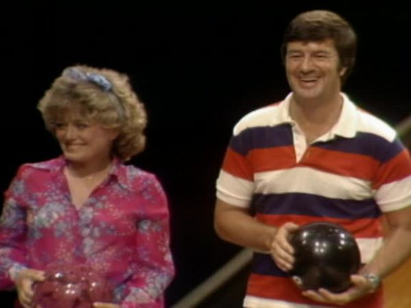 Celebrity Bowling - Episode 31
