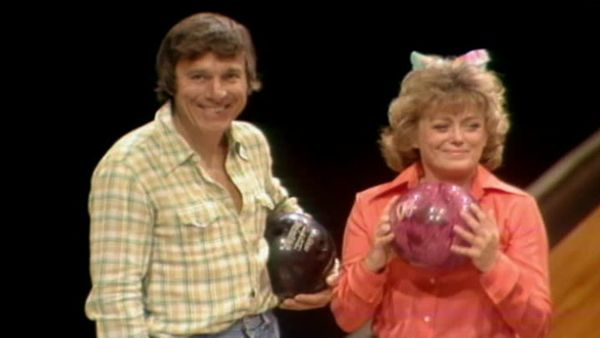 Celebrity Bowling - Episode 33