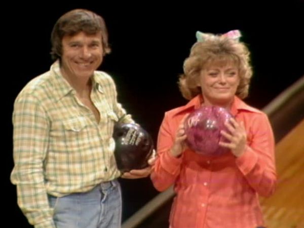 Celebrity Bowling - Episode 33
