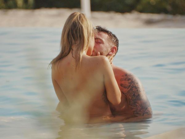 Dating Naked UK - Dricka & pickar