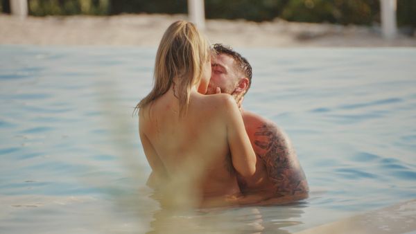 Dating Naked UK - Cocktail og snurrebasshistorier