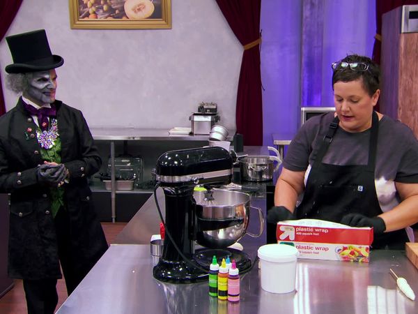 Halloween Baking Championship - The Costume Ball