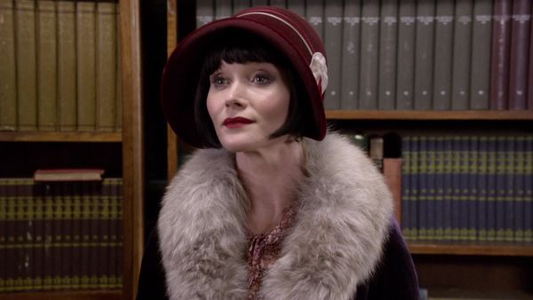 Los misteriosos asesinatos de Miss Fisher - Pasas y almendras