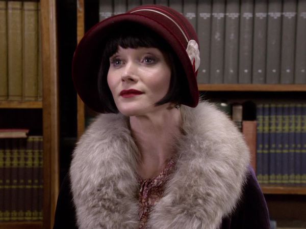 Los misteriosos asesinatos de Miss Fisher - Pasas y almendras