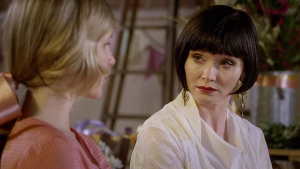 Los misteriosos asesinatos de Miss Fisher - La reina de las flores