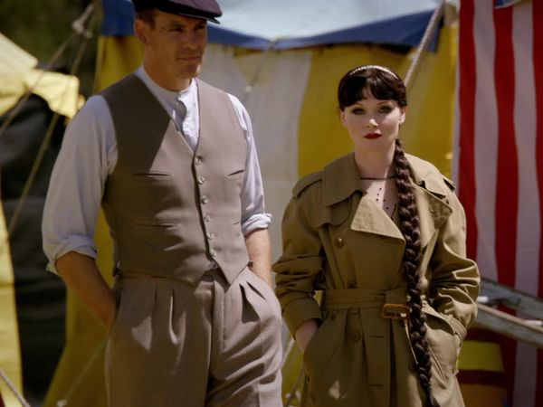 Los misteriosos asesinatos de Miss Fisher - Sangre y circo