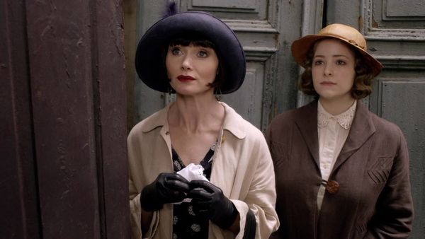 Los misteriosos asesinatos de Miss Fisher - La maldición de Memsés