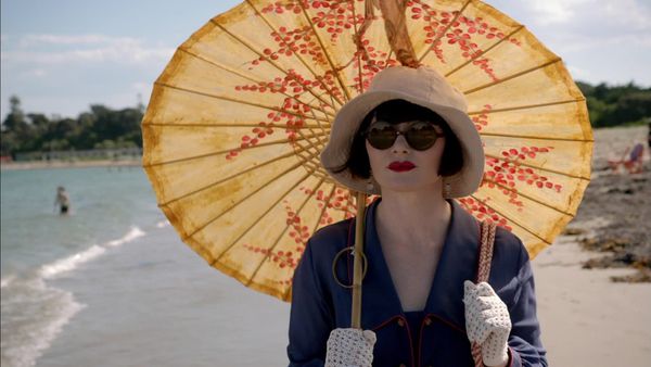 Los misteriosos asesinatos de Miss Fisher - El cofre del hombre muerto
