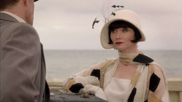 Los misteriosos asesinatos de Miss Fisher - Peso muerto
