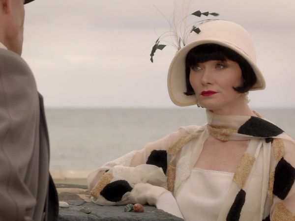 Los misteriosos asesinatos de Miss Fisher - Peso muerto