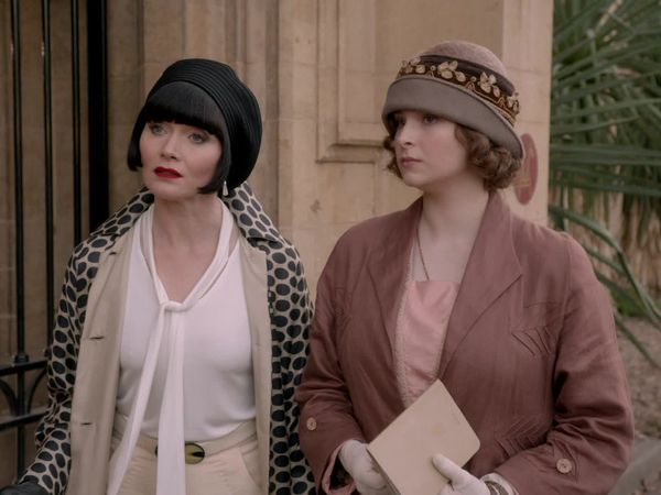 Los misteriosos asesinatos de Miss Fisher - Sangre en la rueda