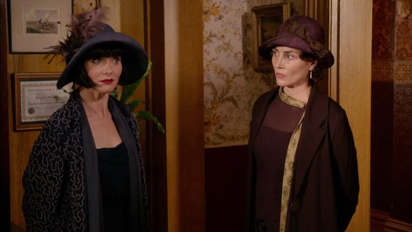 Los misteriosos asesinatos de Miss Fisher - El asesinato más escandaloso