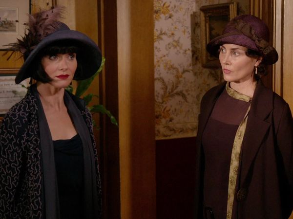 Los misteriosos asesinatos de Miss Fisher - El asesinato más escandaloso