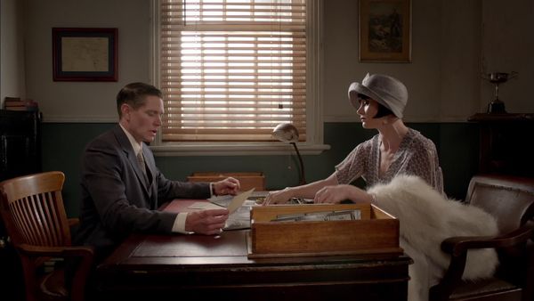 Los misteriosos asesinatos de Miss Fisher - La muerte llama a la puerta