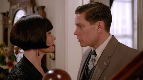 Los misteriosos asesinatos de Miss Fisher - Aire muerto