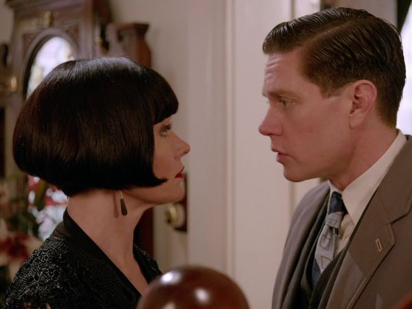 Los misteriosos asesinatos de Miss Fisher - Aire muerto