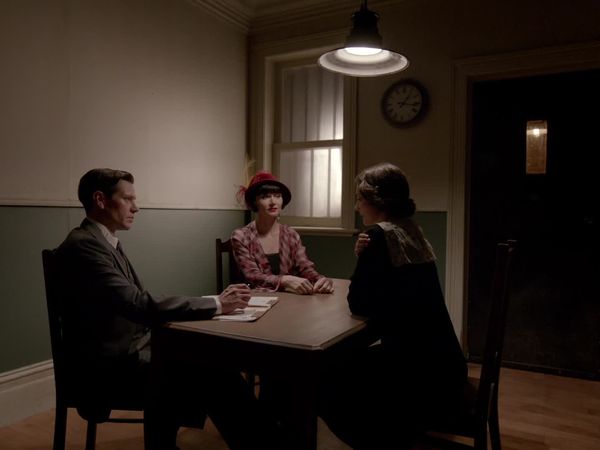 Los misteriosos asesinatos de Miss Fisher - Asesinato y Mozzarella