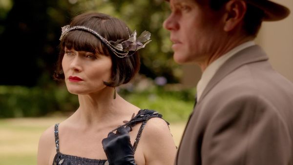 Los misteriosos asesinatos de Miss Fisher - Sangre y dinero