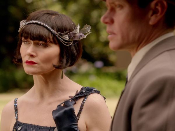 Los misteriosos asesinatos de Miss Fisher - Sangre y dinero