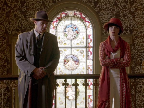 Los misteriosos asesinatos de Miss Fisher - Muerte en el Grand Hotel